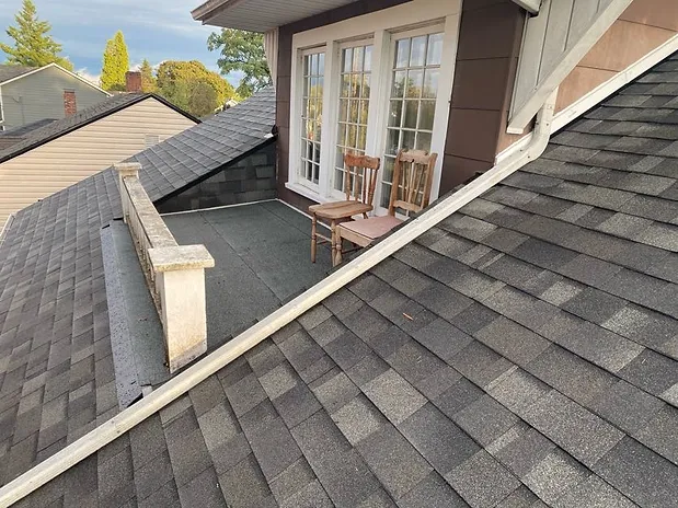 Picture of two story home in Portland, OR with roof replacement